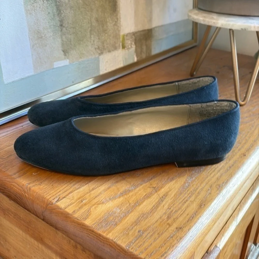 🌛GH Bass and Company navy blue suede ballet flats: